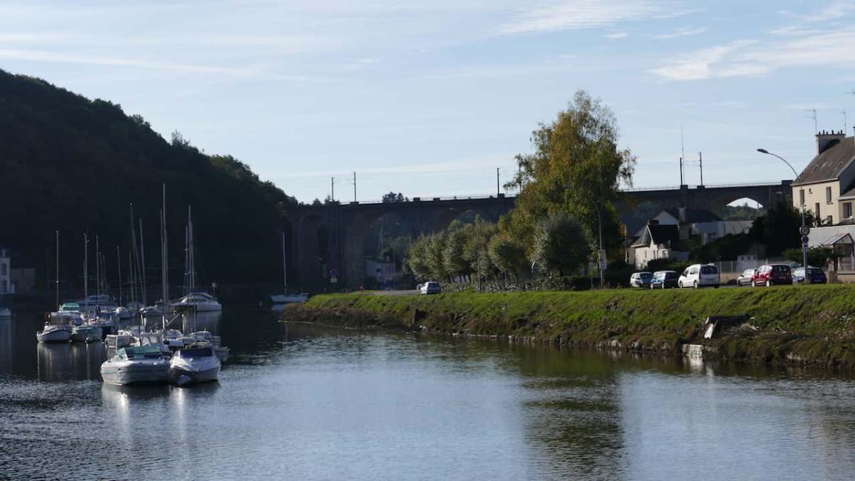 LES-QUAIS